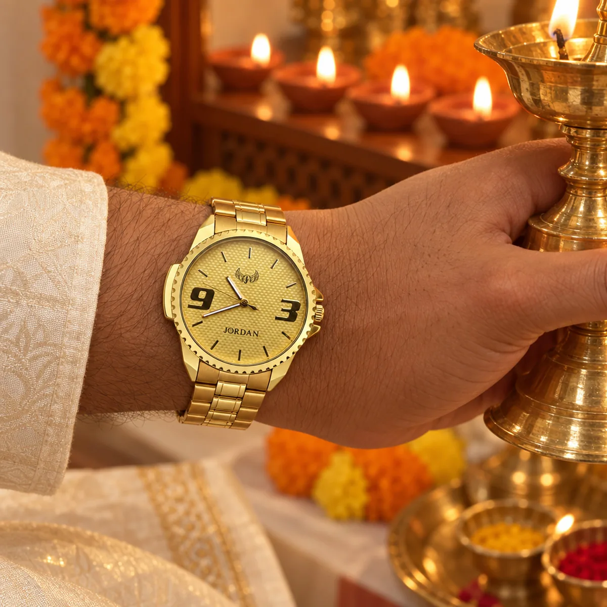 Gold Edge, wrist
