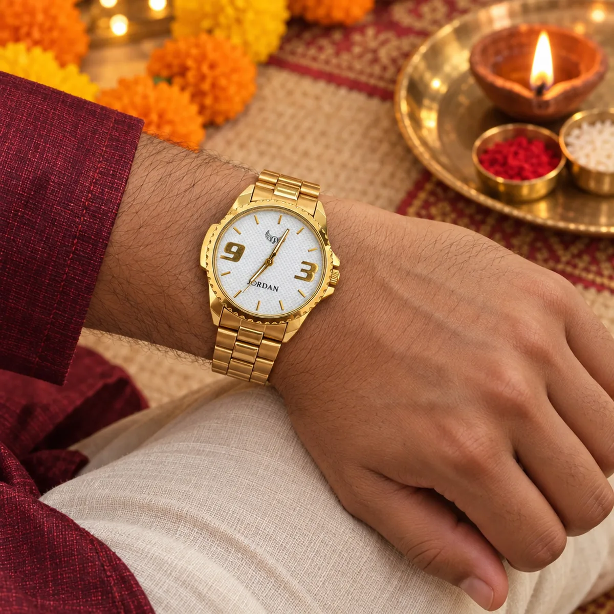 Gold Edge White, wrist