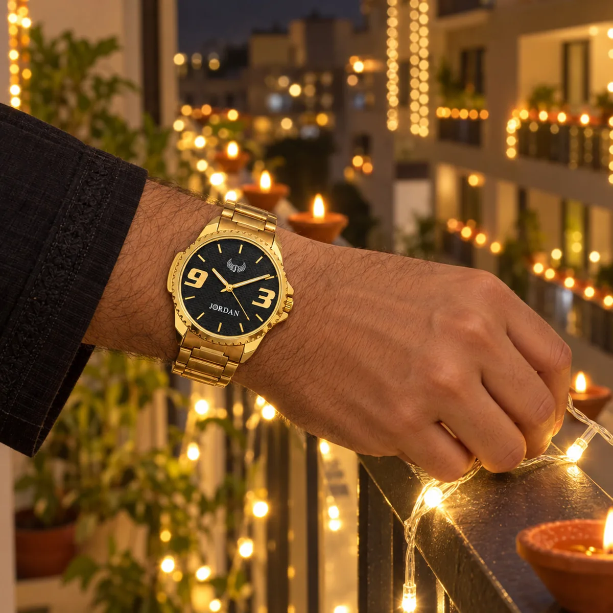 Gold Edge Black, wrist