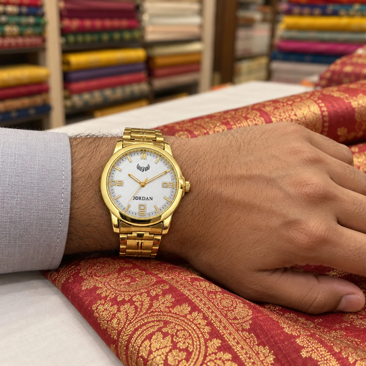 Gold Classic White, wrist