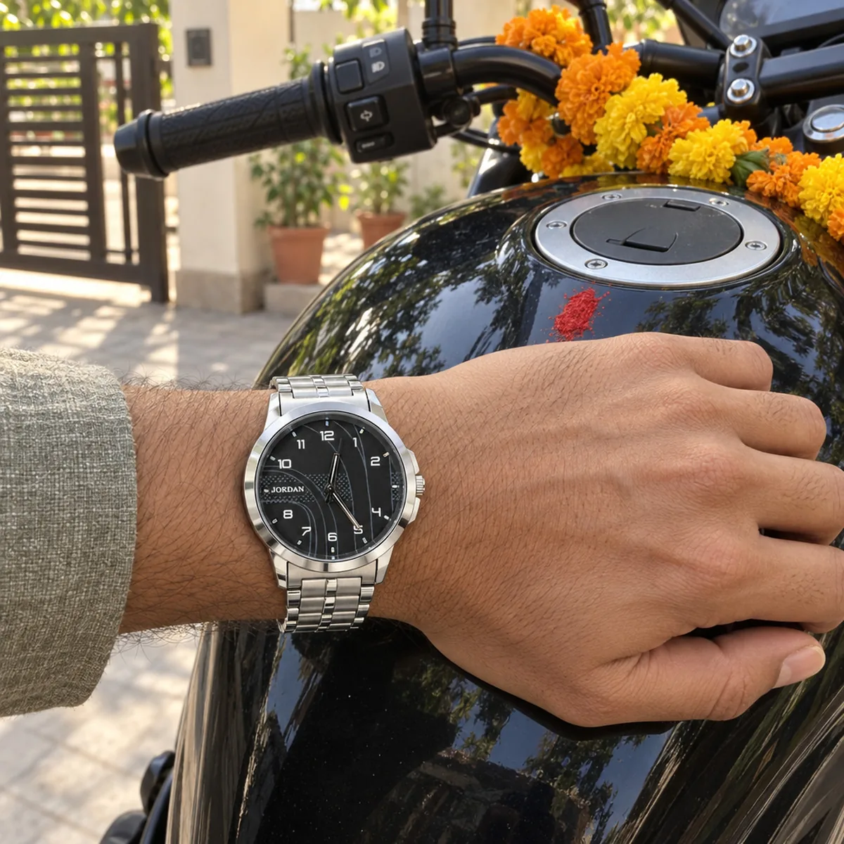 Steel Wave, wrist