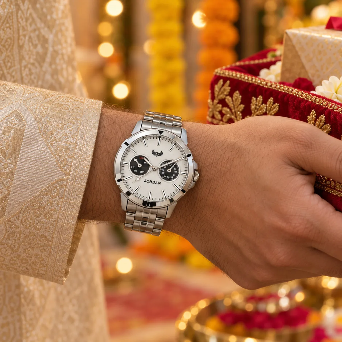 Steel Day White, wrist