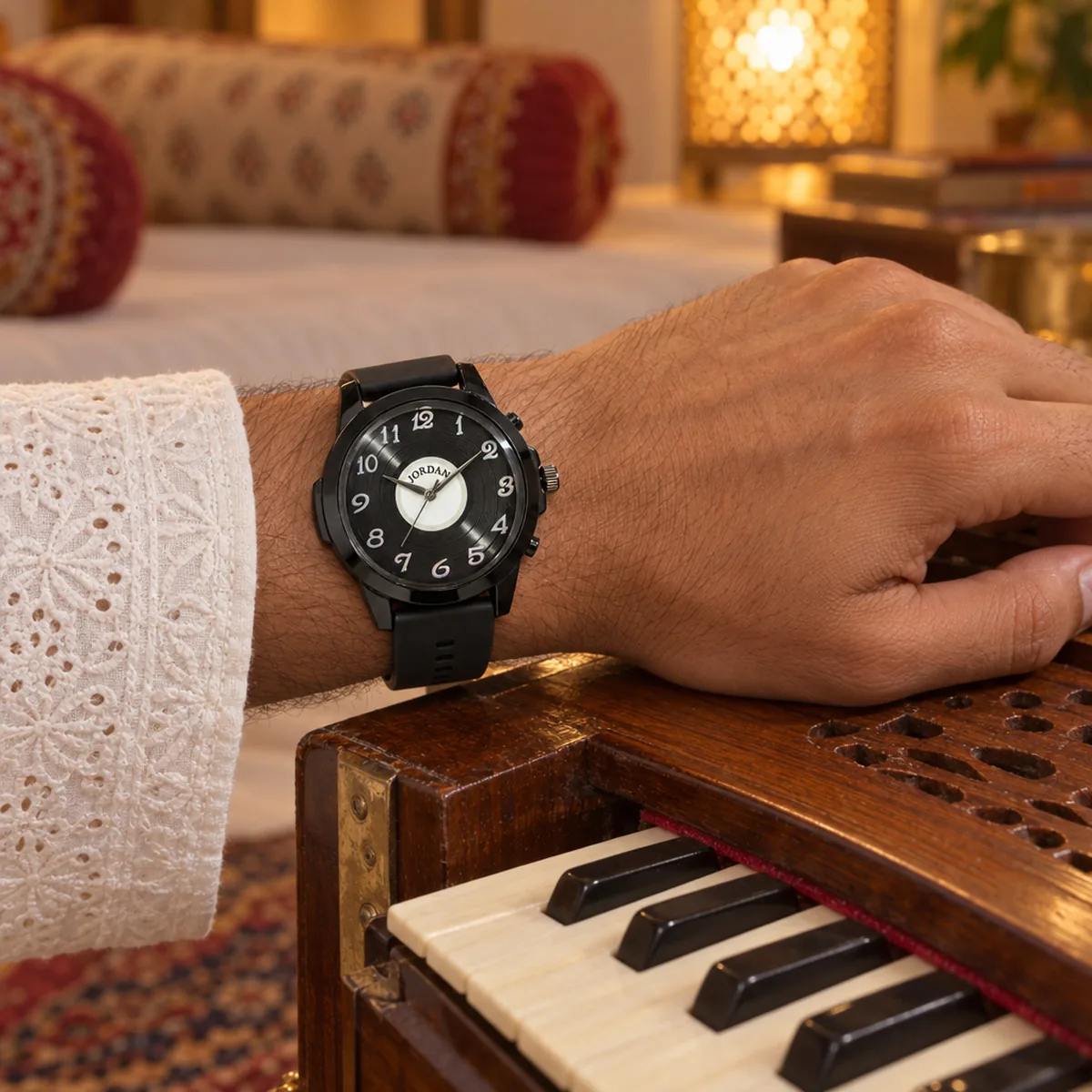 Vinyl White, wrist
