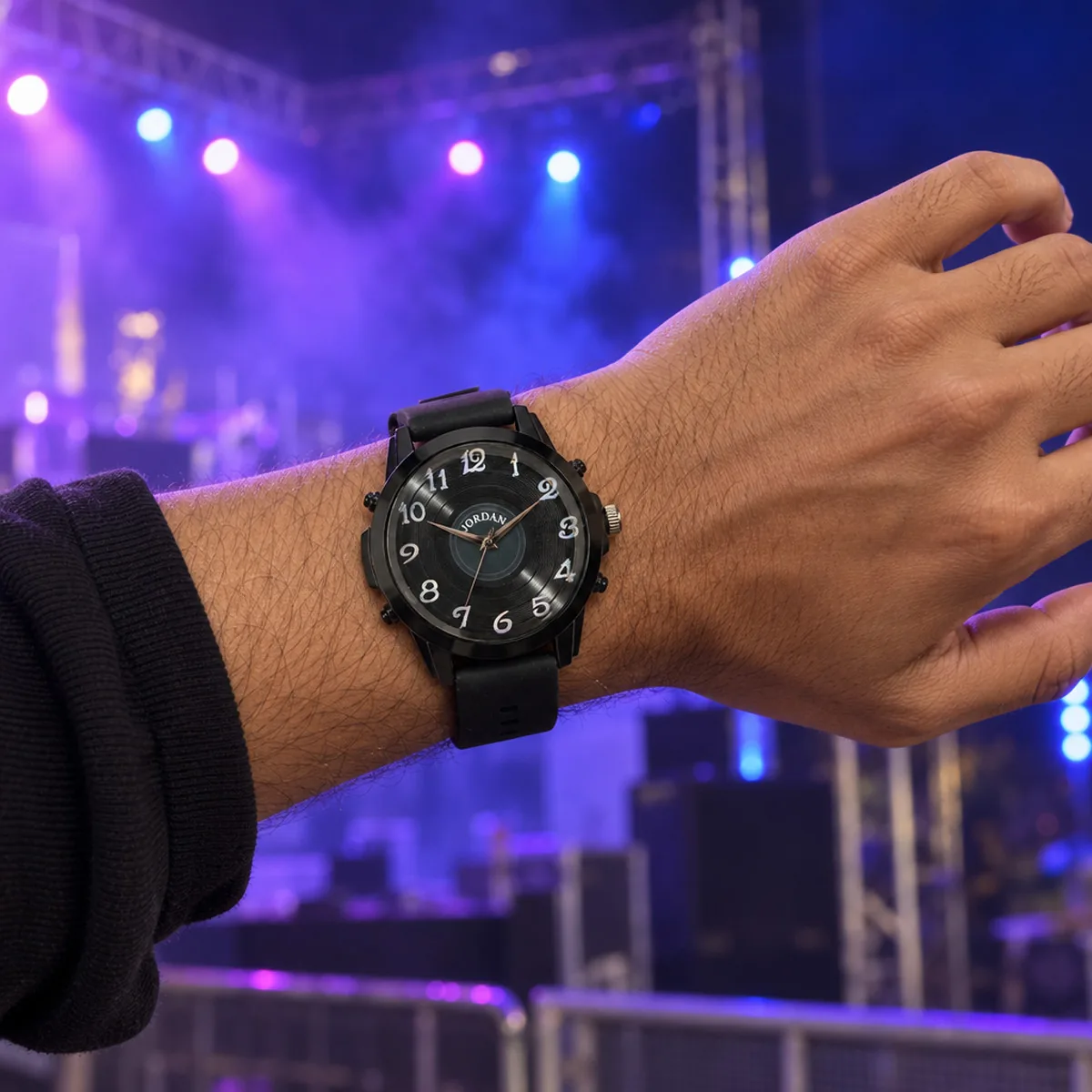 Vinyl Grey, wrist