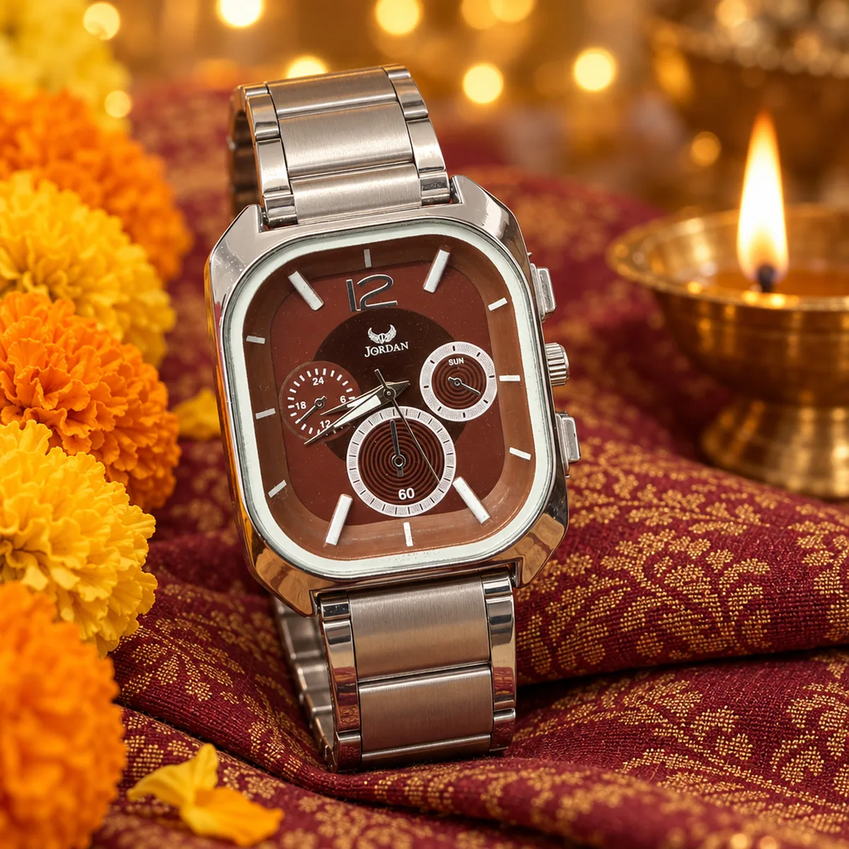 Square Maroon, lifestyle