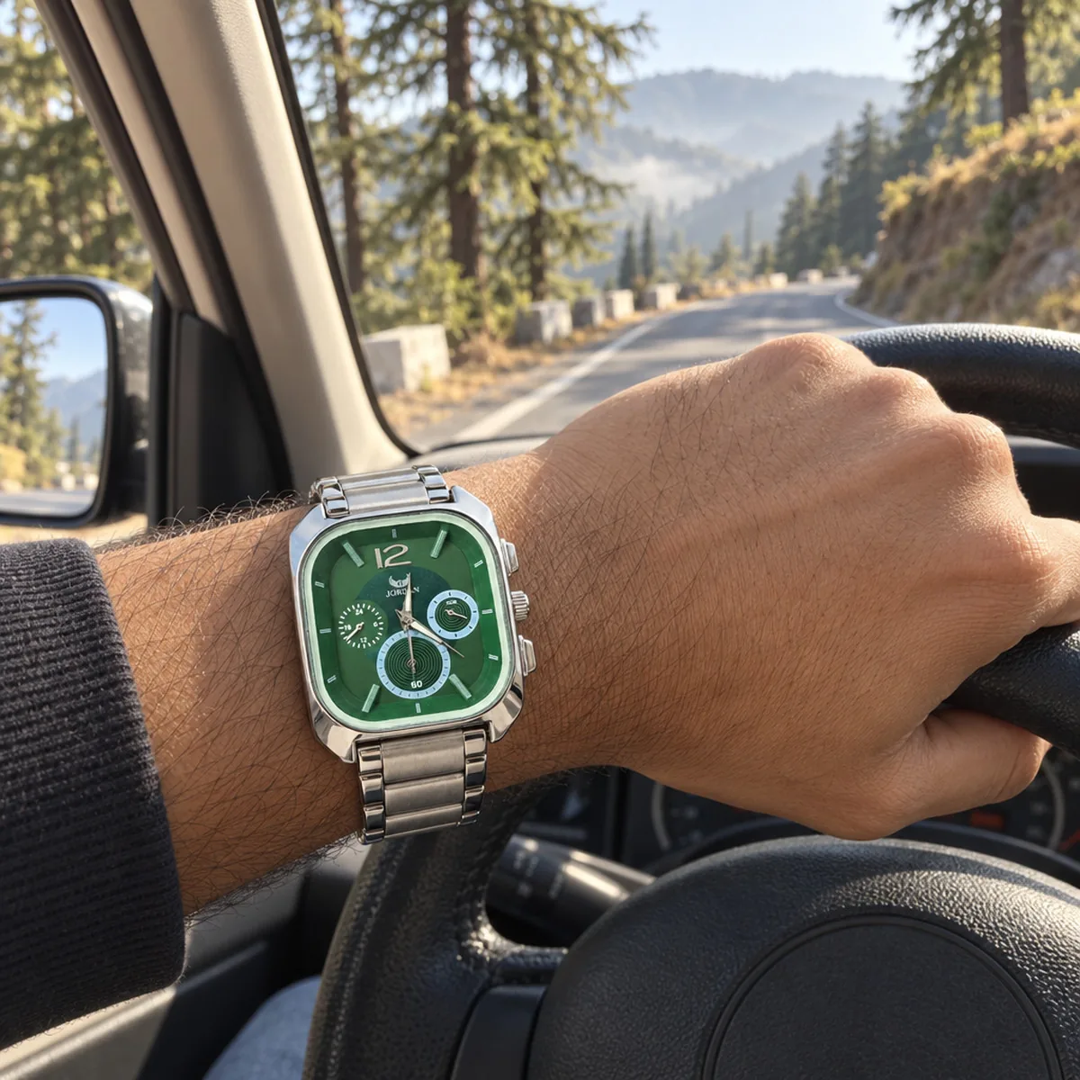 Square Green, wrist